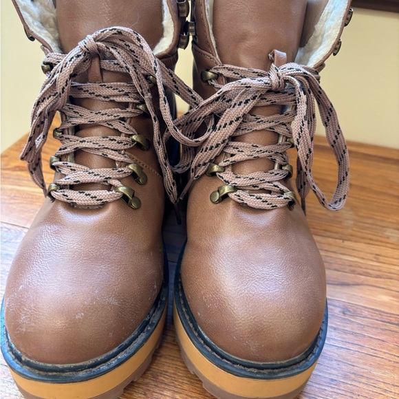 Ankle boots. Size 6. - Picture 2 of 3